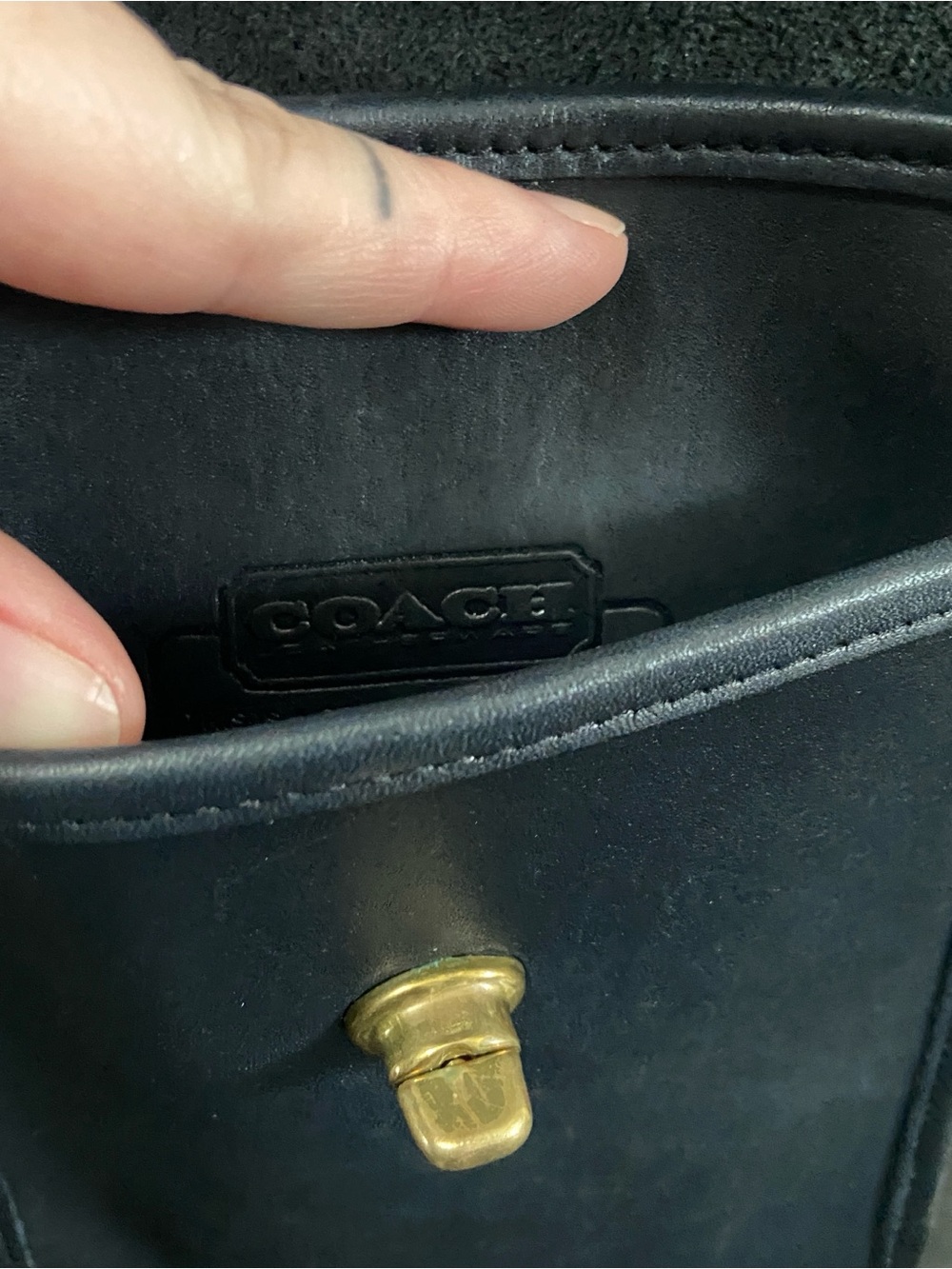 Coach Vintage 90s Black Leather Brass Turn-lock ‘Scooter’ Bag - Picture 5 of 13